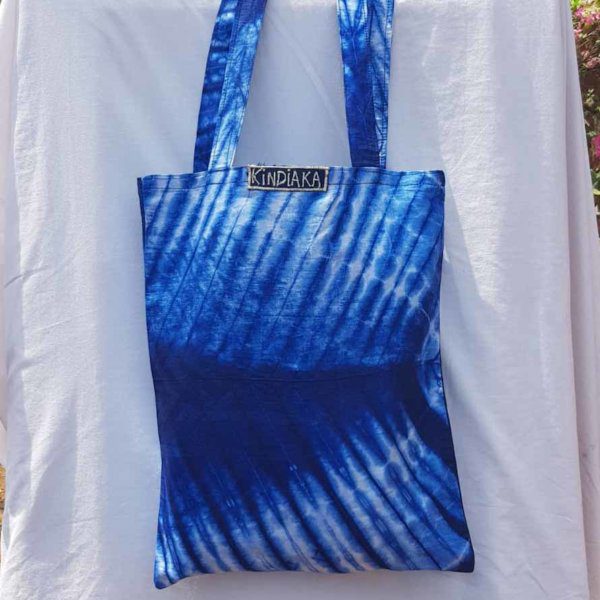 Le fourre-tout bleu plissé