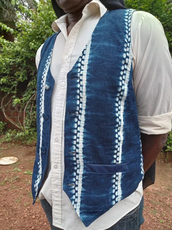 Le gilet sans manche indigo